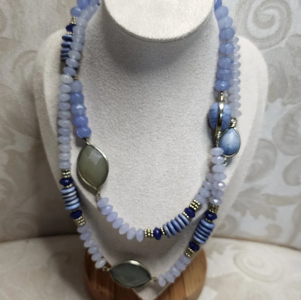 Vintage ‘90s CHICO‘s extra long blue beaded necklace with faceted stone accents - Picture 4 of 12